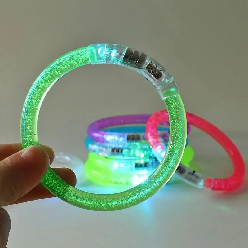 Leuchtstab-Armband, Partyzubehör für Kinder und Erwachsene, leuchtet im Dunkeln, LED-Armband, leuchtende Partygeschenke für Konzert- und Urlaubsparty – Detail 7