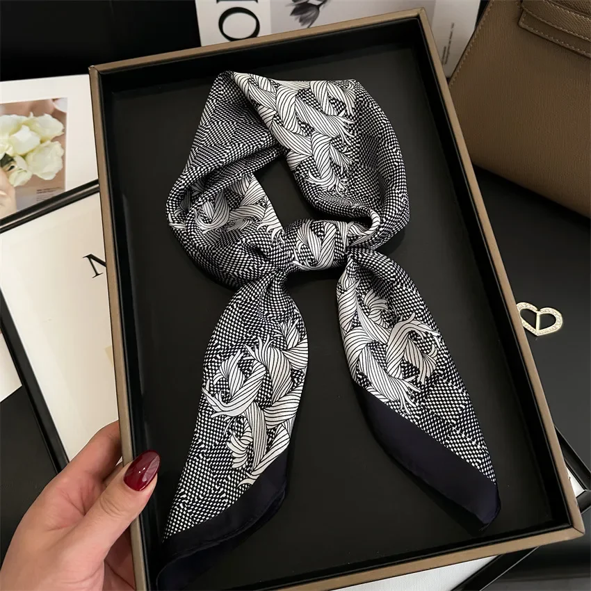 

2024 New Fashion Light Luxury Letters Print Silk Scarf 70cm Women Twill Simple Square Scarves Ladies Sunscreen Shawl Headscarf