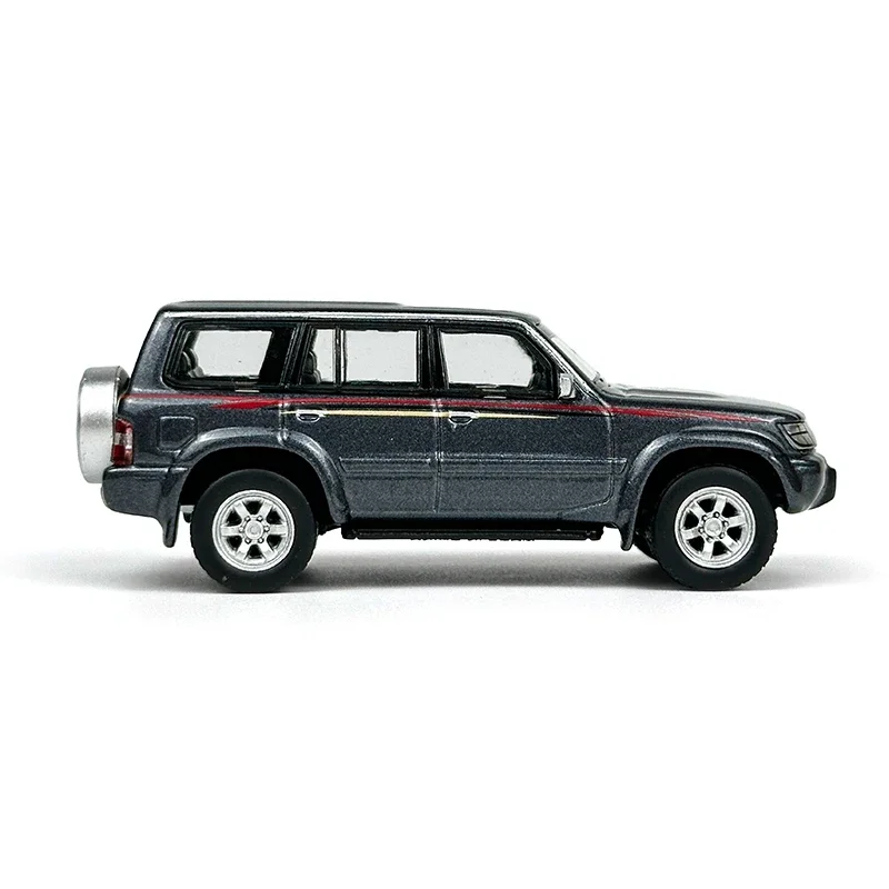 1:64 Scale Nissan Patrol 1998 Y61 Static Car Model 1/64 Metal Diecast Miniature Vehicle Models Toy Men Collection Birthday Gift 6