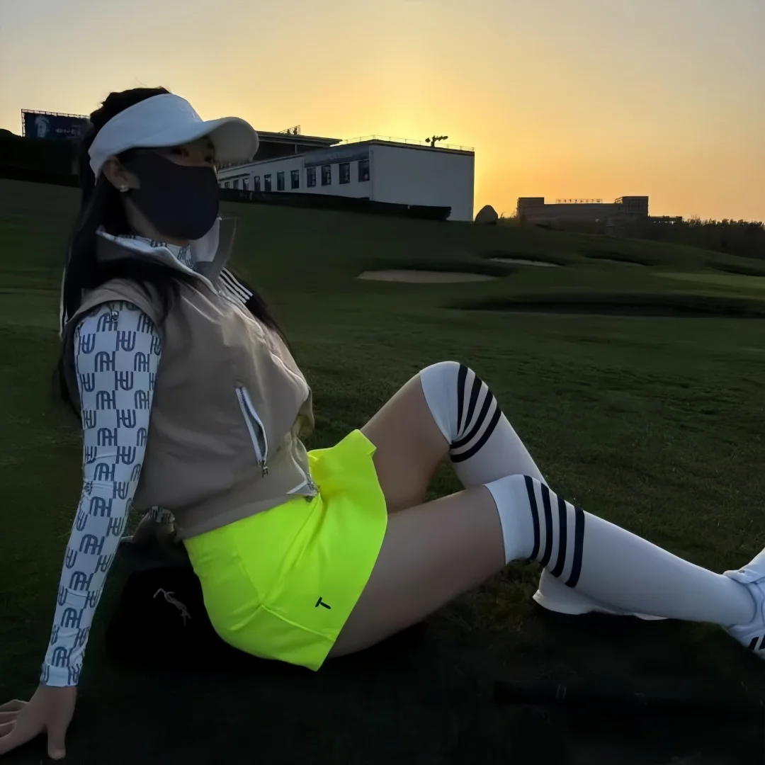New Golf Clothing Women's Short Skirt Summer Fashion Sports Simple Pleated Skirt Classic Design