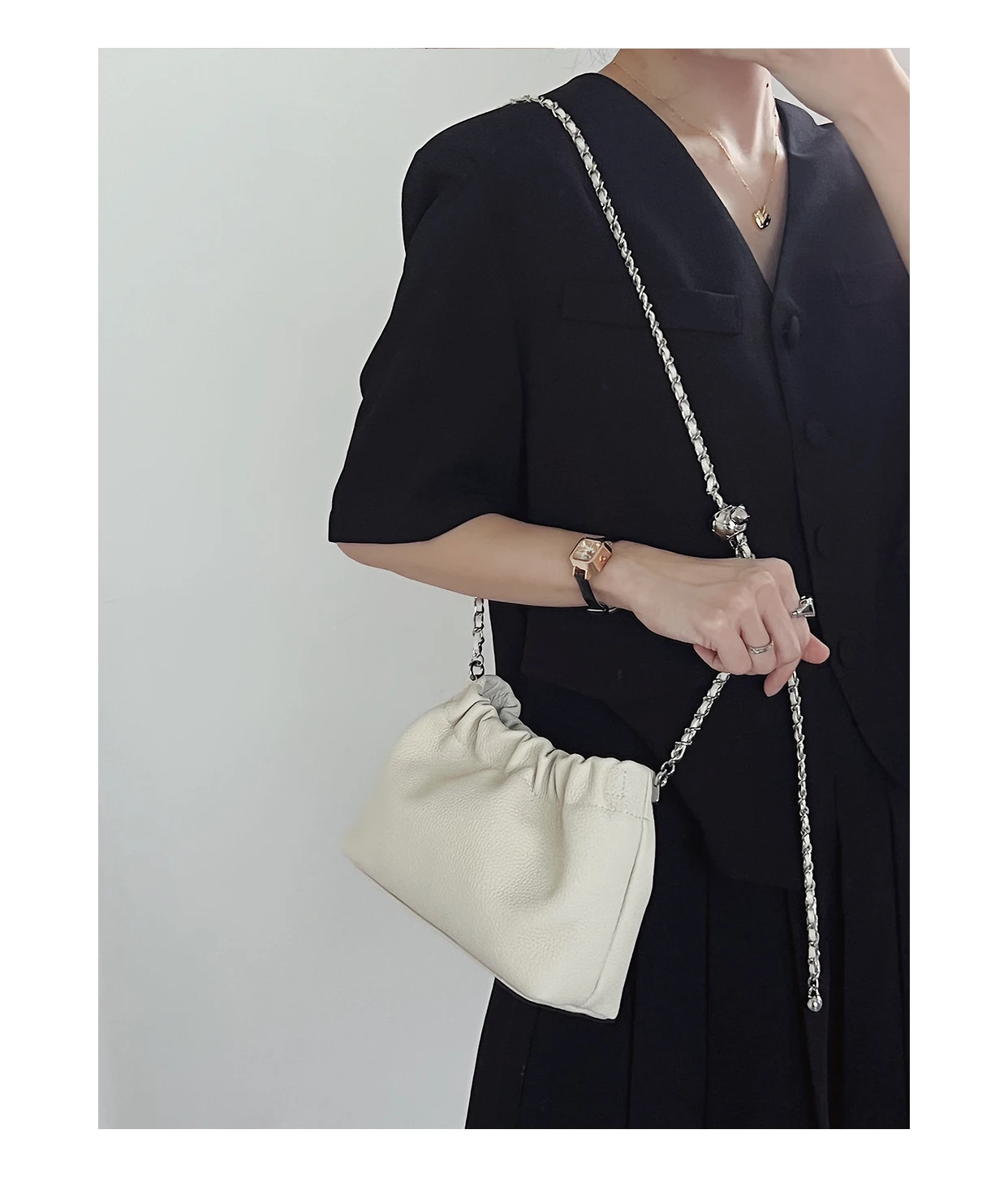ショルダーバッグ・ポシェット HAHARCHIVE Flap iPad Bag Silver Sed13978c52564dcb982a3a10ee7d5