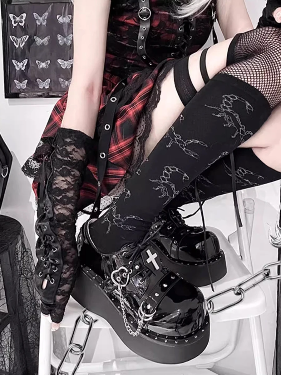 Original Lolita Punk Style Y2K Hot Girl Platform Leather Shoes New Spring Round Toe Women Cross Chain Black and White Pumps