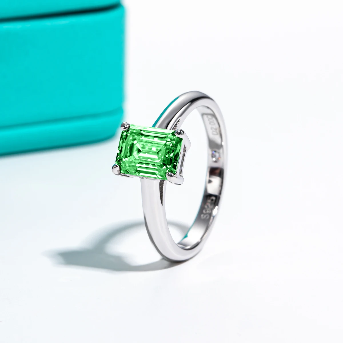 Engagement Ring 2ct 6*8mm Emerald