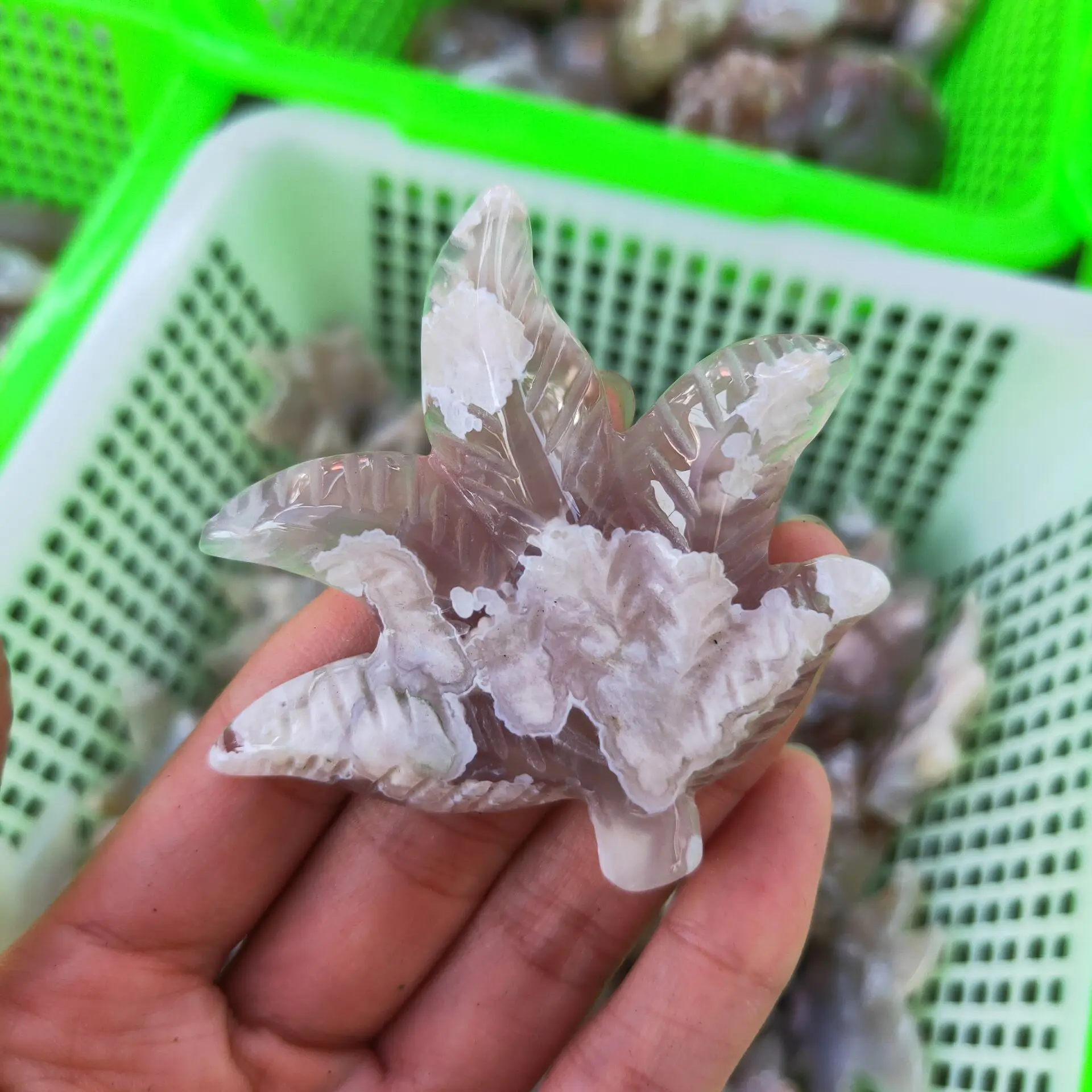 

1PC Natural Cherry Blossom Agate Maple Leaf Shape Healing Ornament Decorative Statue Energy Crafts Home Decoration As Gift