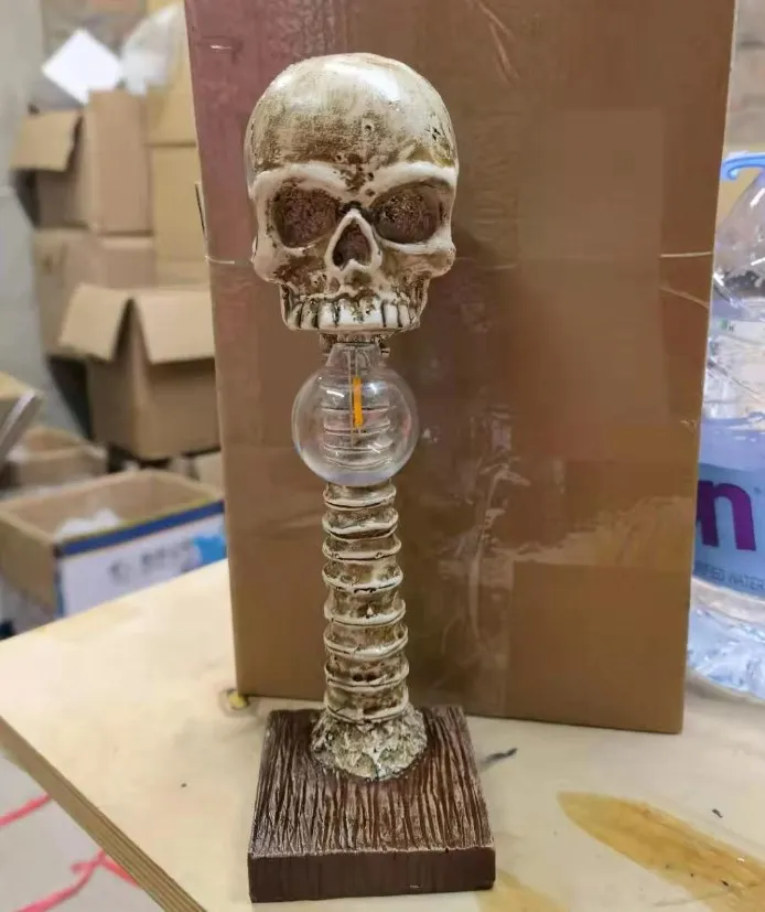 Halloween Schädel-Skelett Lampe – Kunstharz, Batteriebetrieben, Gruselige Deko