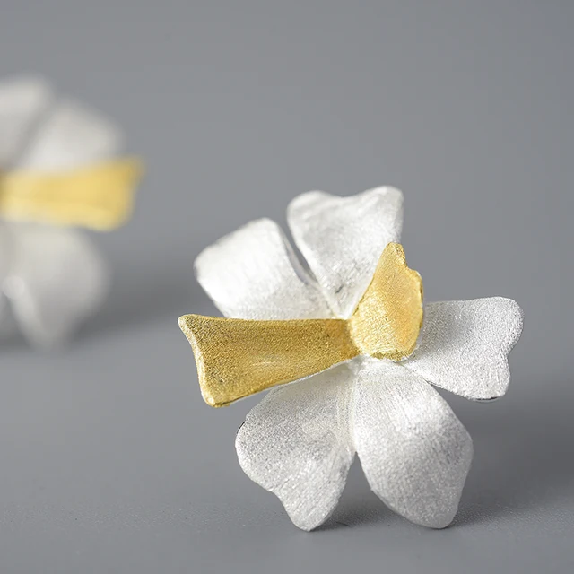 Exquisite Unusual Flower Silver Stud Earrings - Image 4