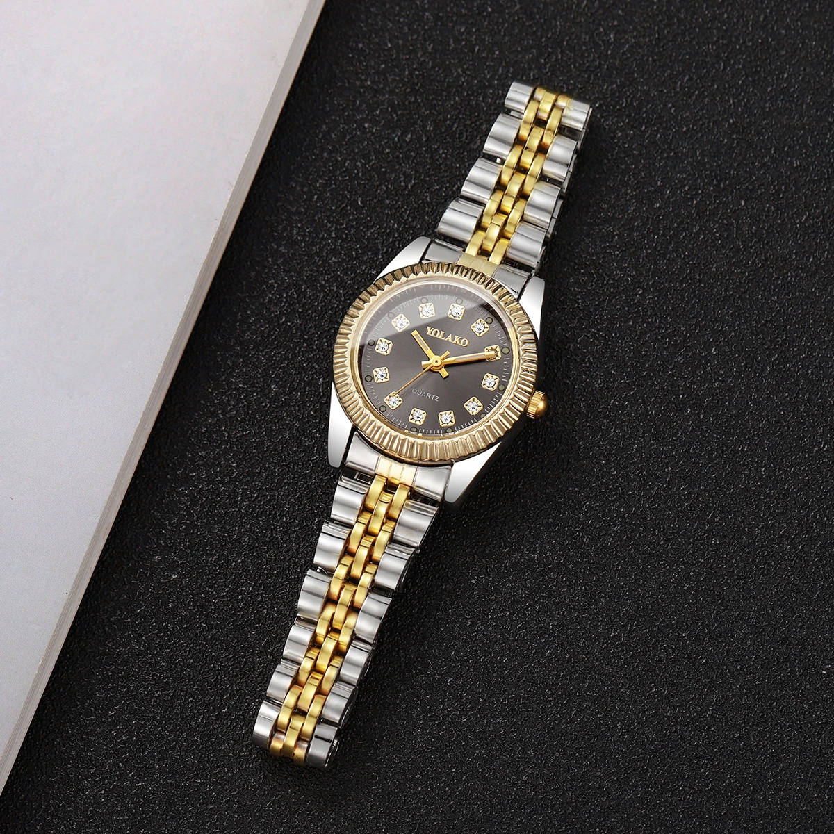 1pcs/set Women's Gift Watch Classic Fashion Scale Dial Simple Trend Quartz Watch (Box Not Included)