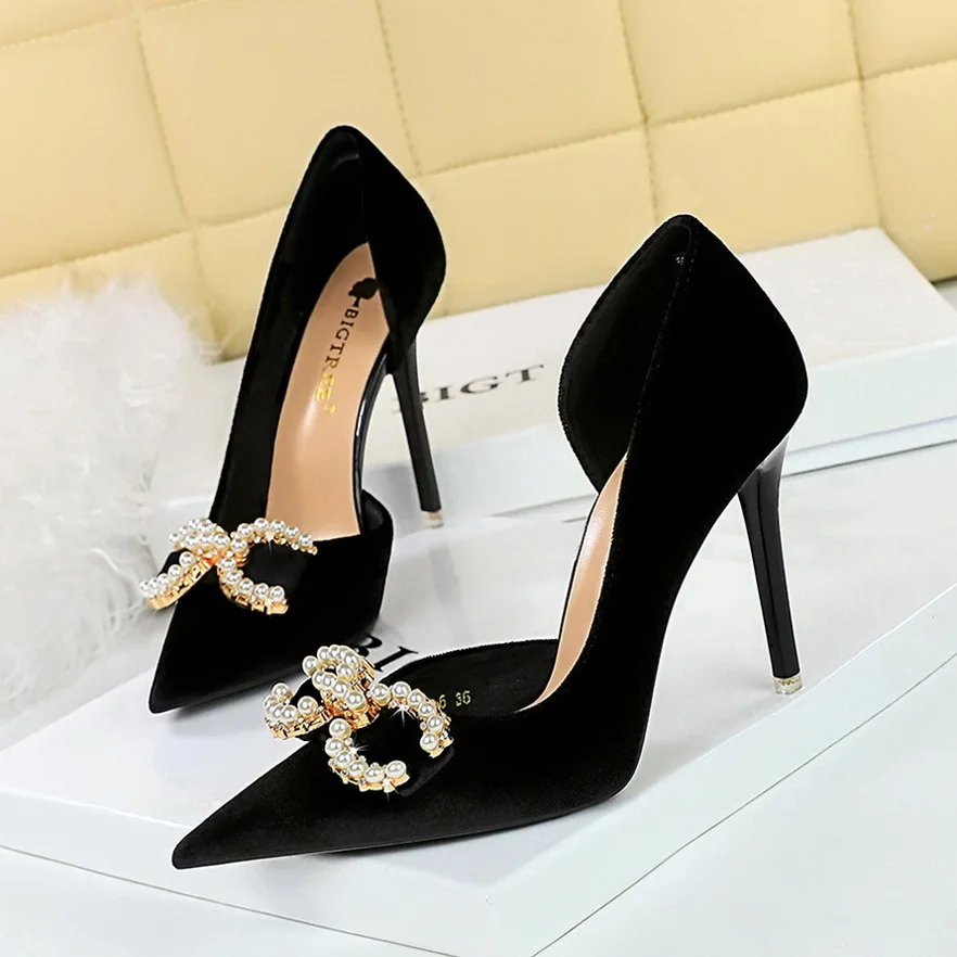 thumbnail image 1 of Zapatos de tacón alto para mujer, para banquetes, con boca poco profunda, puntiagudos, de gamuza gruesa, huecos laterales, para bodas, con hebilla de agua y diamantes de perla, 1 of 5