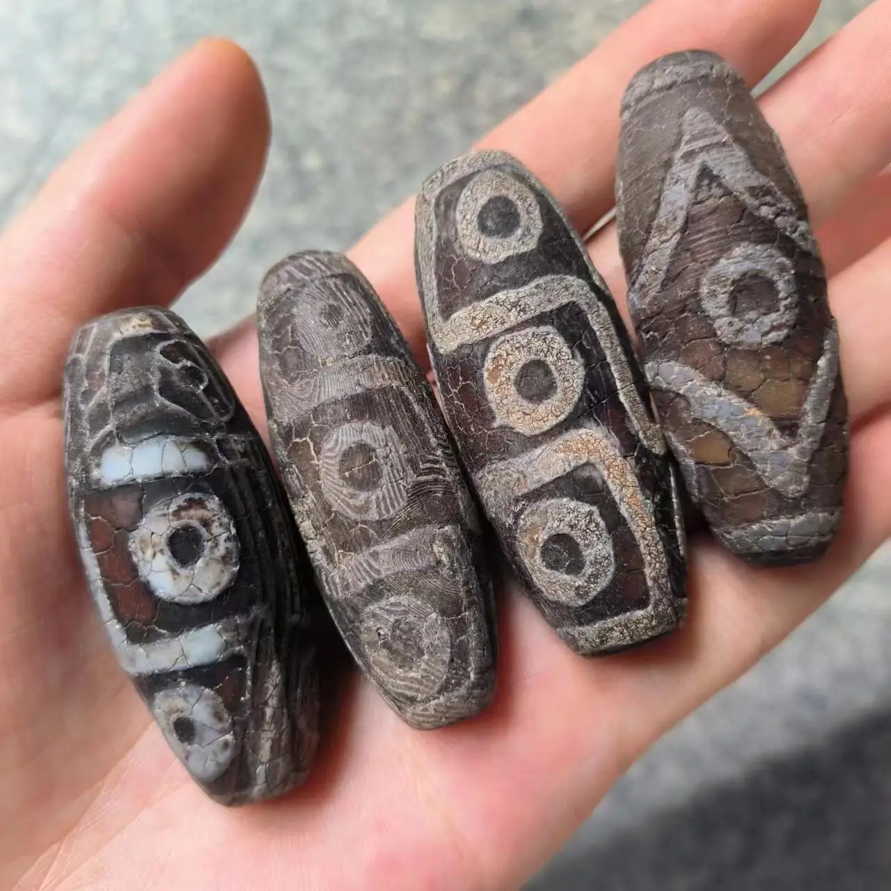 

1pcs/lot Natural Old Agate nine eyes Tibetan Dzi Beads weathered pattern fire pattern ancient beads diy bracelet necklace taki