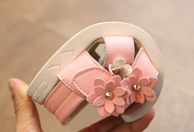 Girls Floral Sandals 2022 Summer Brand New Children Beach Shoes Kids School Sandals Toddlers Big Girl Princess Sweet 3 Flowers best leather shoes