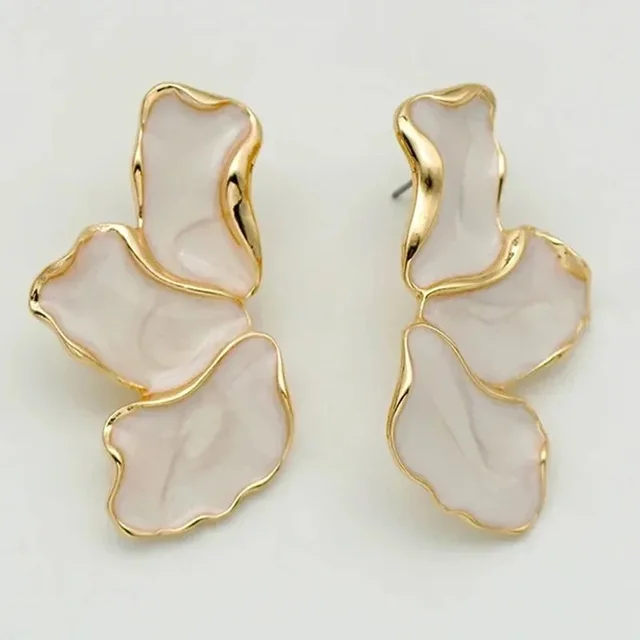 Metal Flower Cream Stud Earrings for Women Fashion Gold Color Plating Irregular Post Earrings Heavy Design Statement Earring 1