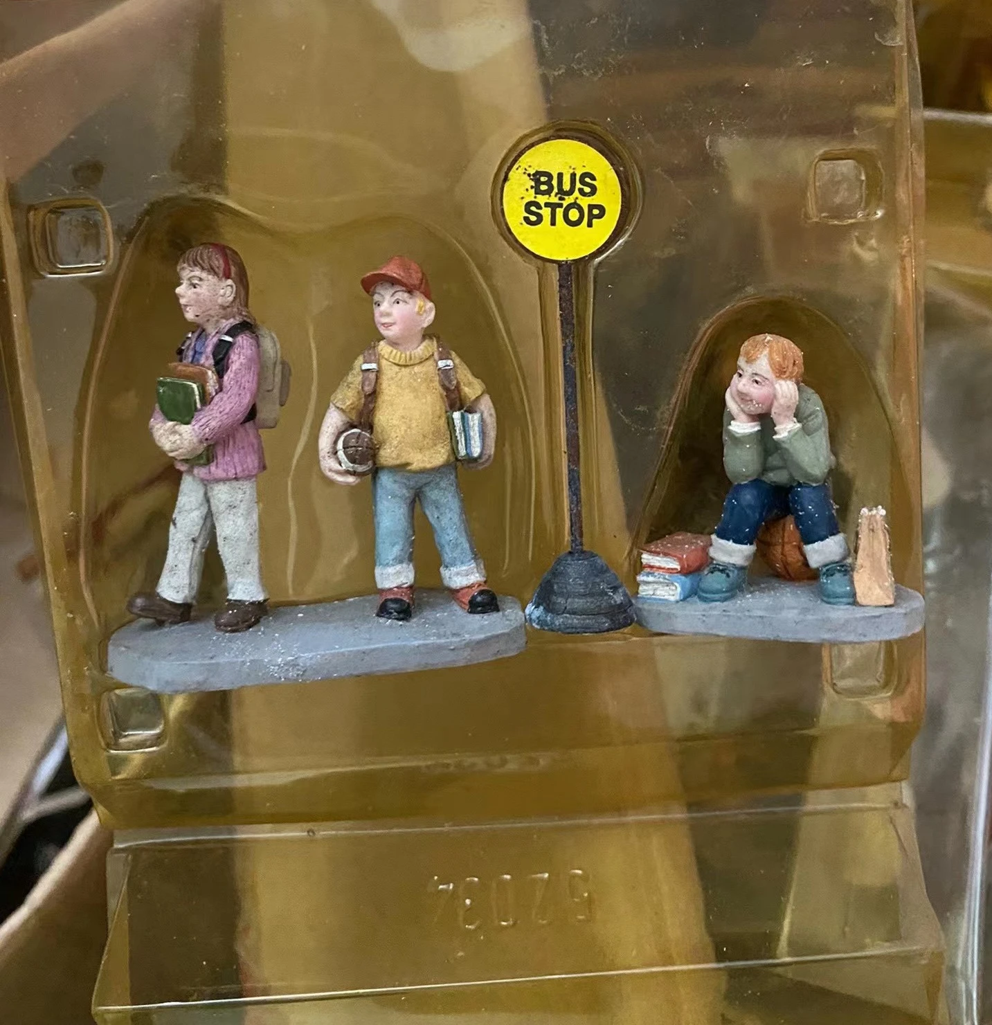 Resin Figure Mental Psychological Sand Table Game Box Court Therapy Bus Stop