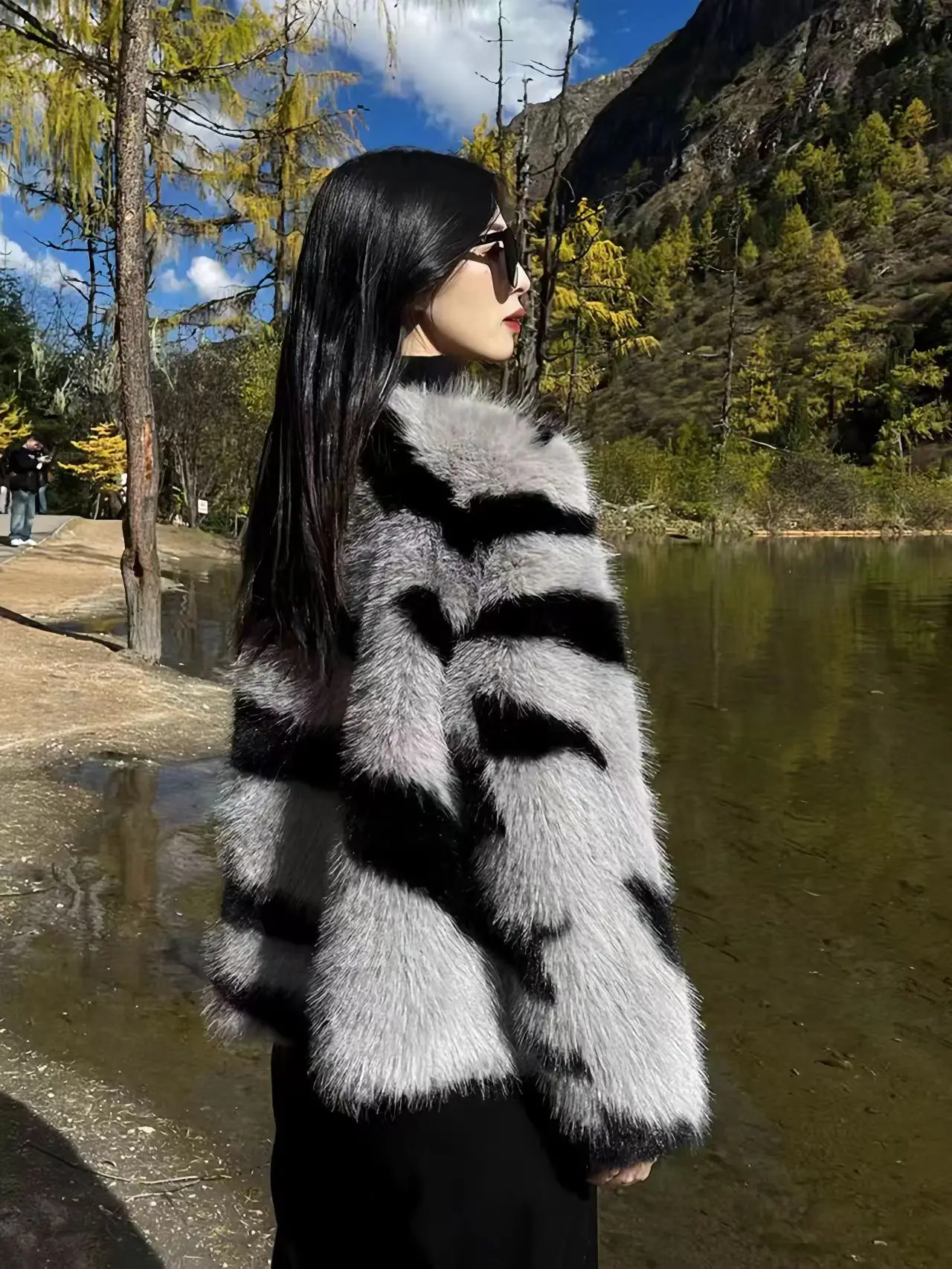 Hot Selling Zebra Patterned Fake Fur Coat, High-end V-neck Double Breasted Women's Fur Jacket, European Winter New 2024