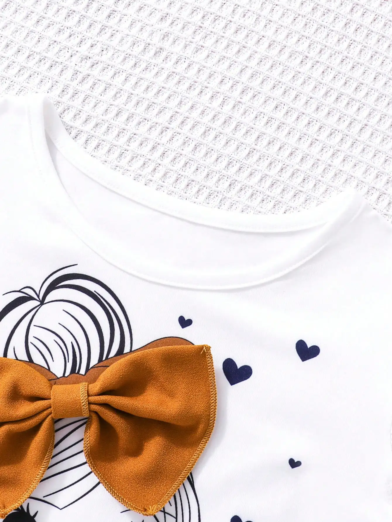 Girls Fashion Set: White Cartoon Print T-shirt with Bright Orange Bow Trousers - 4