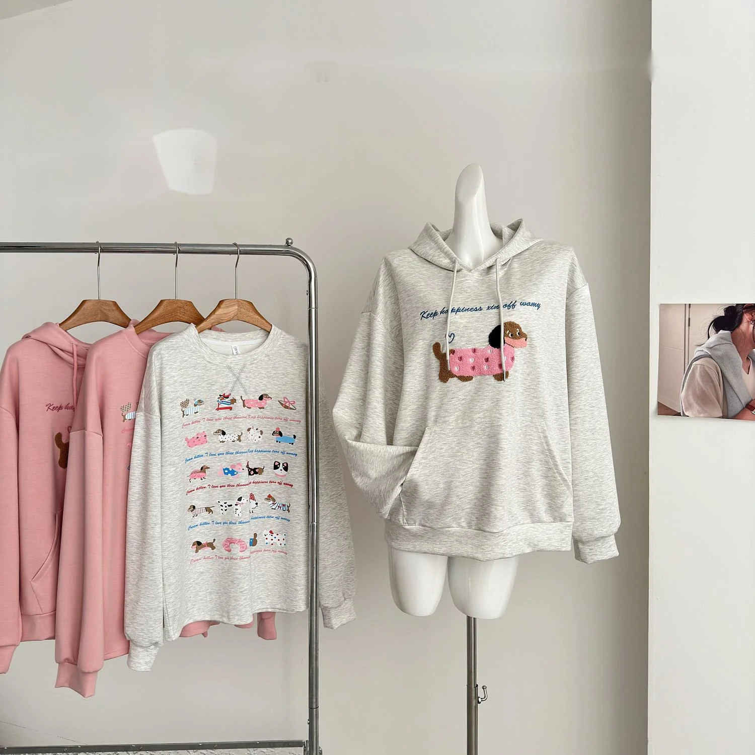 White water girl, my little dog is very cute. Design sense: printed hooded sweatshirt for women, round neck, Korean_voghion.com