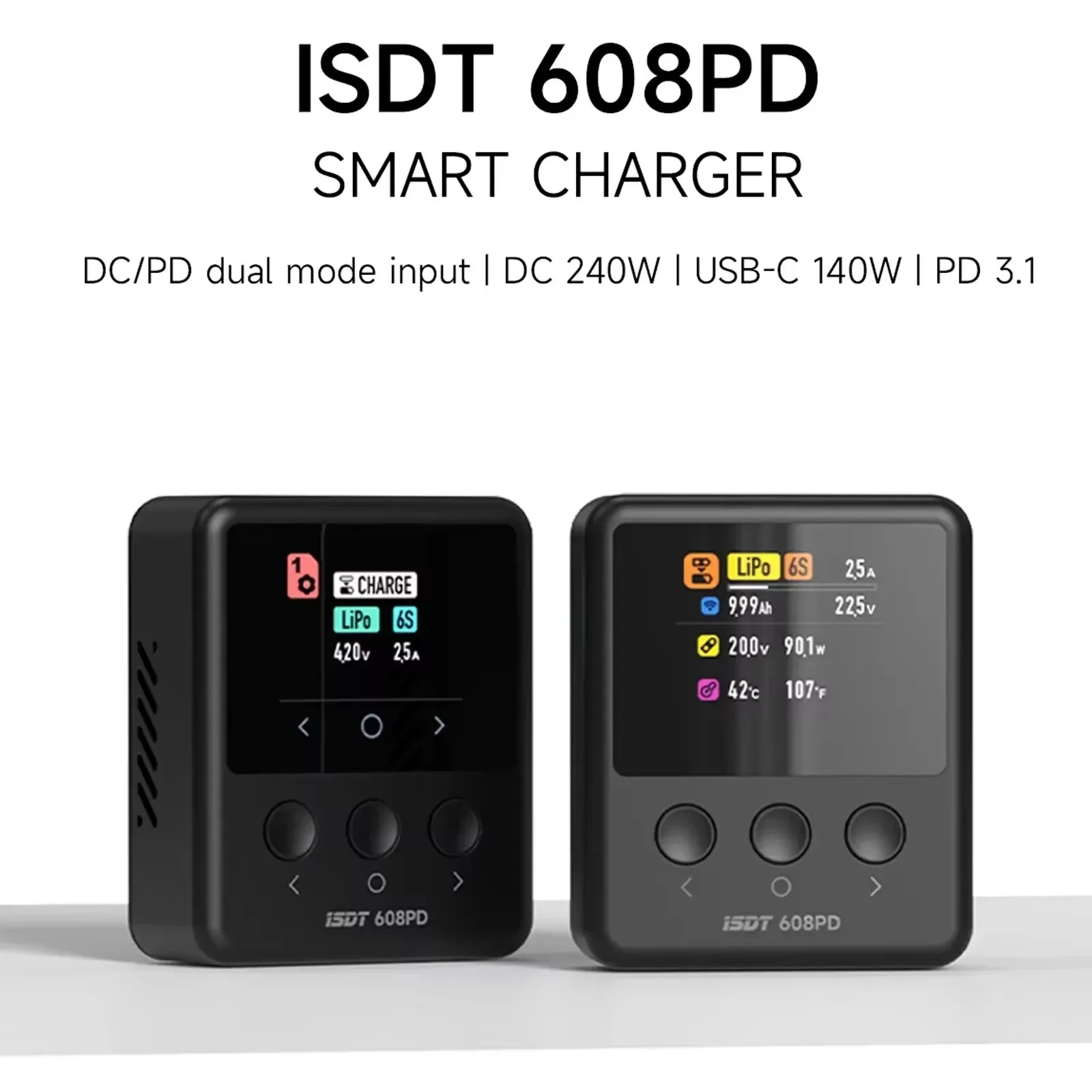 Chargeur de batterie RC ISDT 608PD 240W connecté à une batterie LiPo via câble XT60.