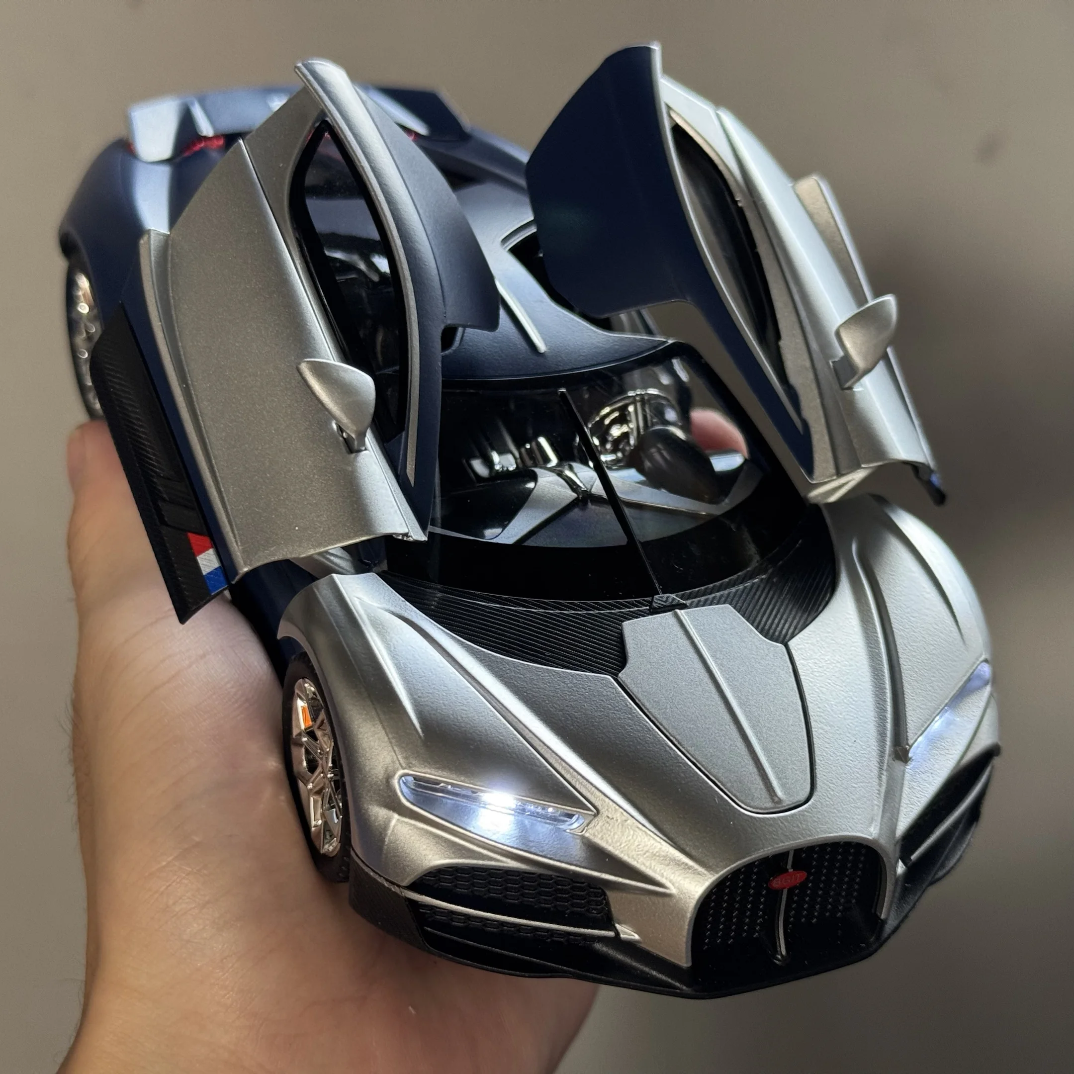 1:24 부가티 투르비옹 슈퍼카 합금 다이캐스트 메탈 모델카 고급 시뮬레이션 장식품 취미 수집품 휴일 선물