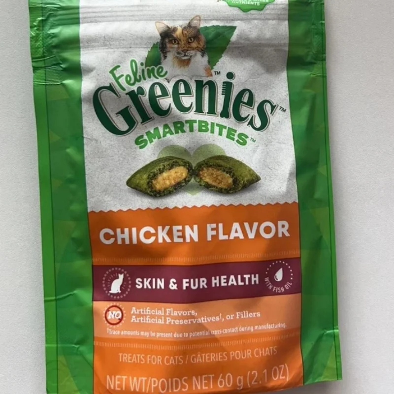 Greenies Feline SmartBites Skin & Fur Crunchy & Soft Adult Cat Treats Chicken Flavor, Feline Clean Teeth And Reduce Tartar 60g