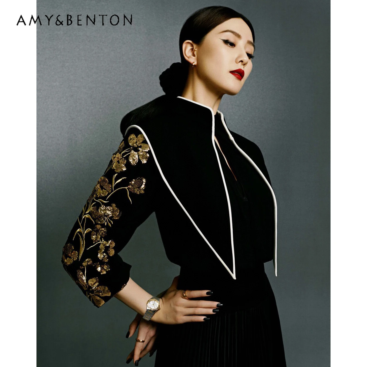 

High-End Temperament Dresses 2024 Spring New Retro Flowers Embroidered Sailor Collar High Waist Slim Pleated Dress for Women
