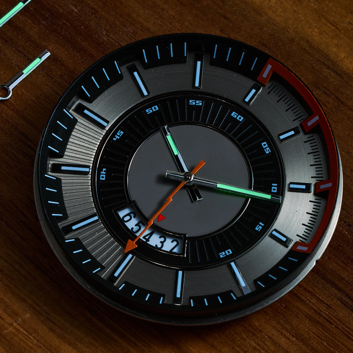 Luminous Green and Rose Gold Watch Hands - Elegant Accessory