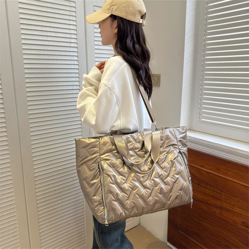 2024 New Women Short Distance Portable Travel Women Large Capacity Fashionable Commuting Tote Luggage Bag Business Trip Storage