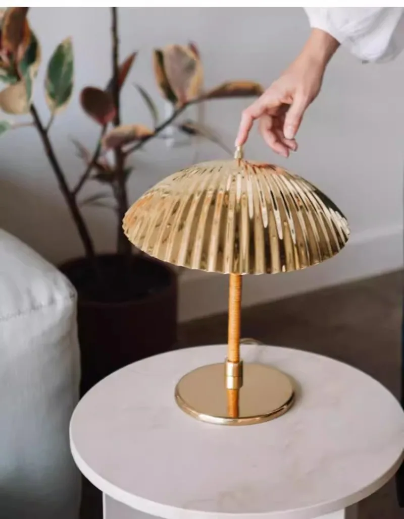 Lampe de bureau design en fer - vue 4