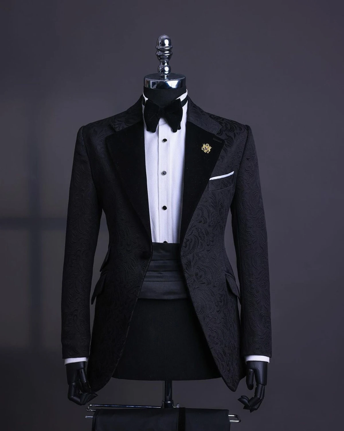 Luxury Jacquard Men's Suits Tailored 2 Pieces Blazer Pants Peaked Velvet Lapel One Button Wedding Slim Custom Made Plus Size