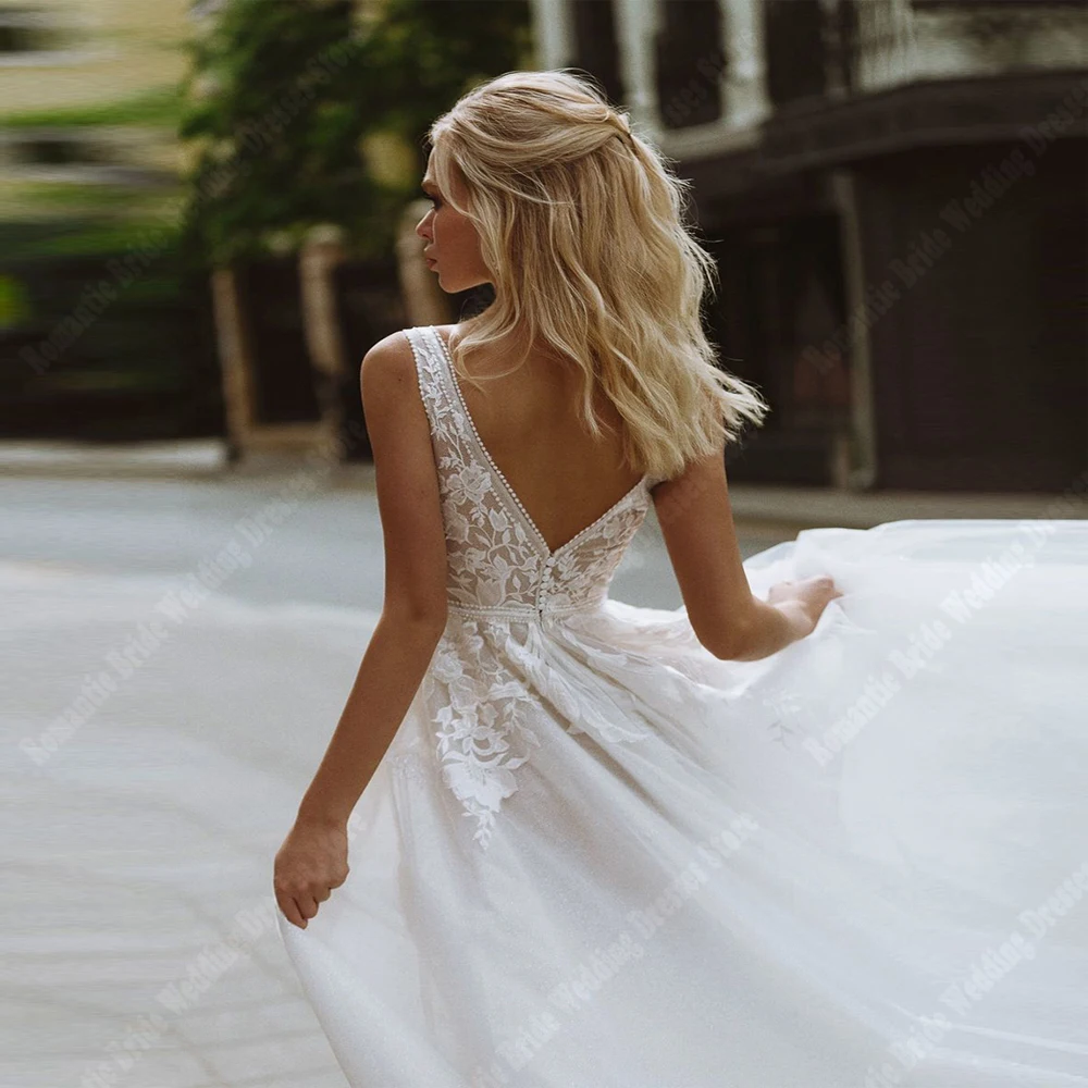 Рисунок 4 - Женское свадебное платье с глубоким V-образным вырезом