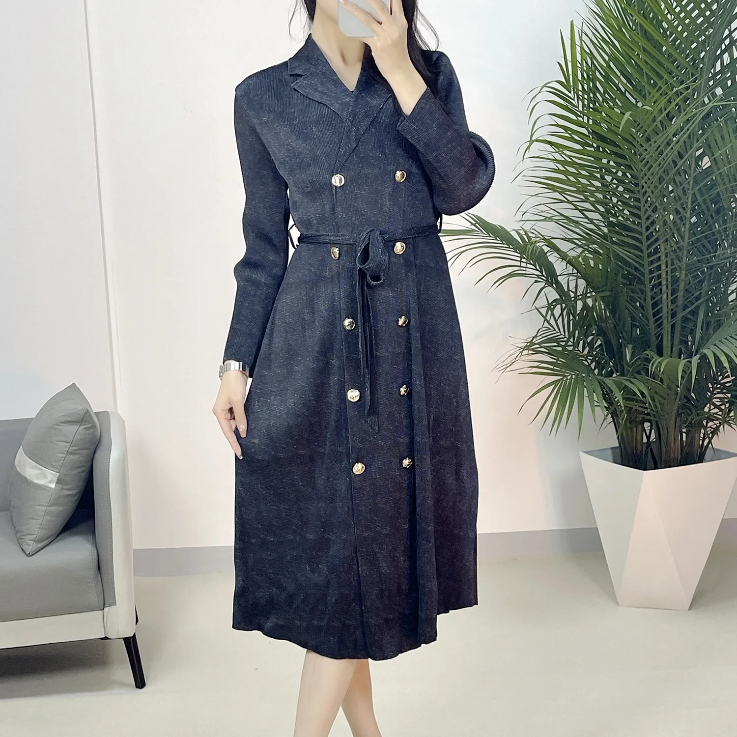 

2024 New Miyake Pleated Loose Casual Double-breasted Waist Long-sleeved Dress Women's Versatile Temperament Pleated Coat