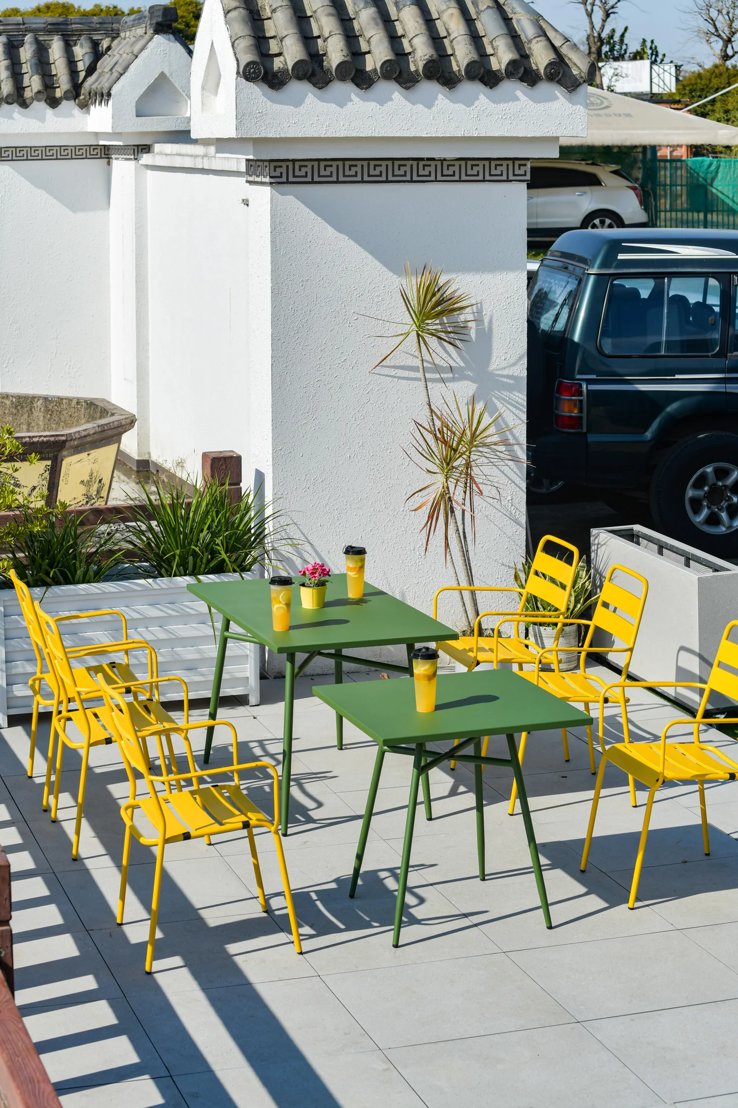 Yellow Green Outdoor Dining Chair Table Set Metal Colorful Garden Park Furniture Modern Luxury Commercial Coffee Restaurant