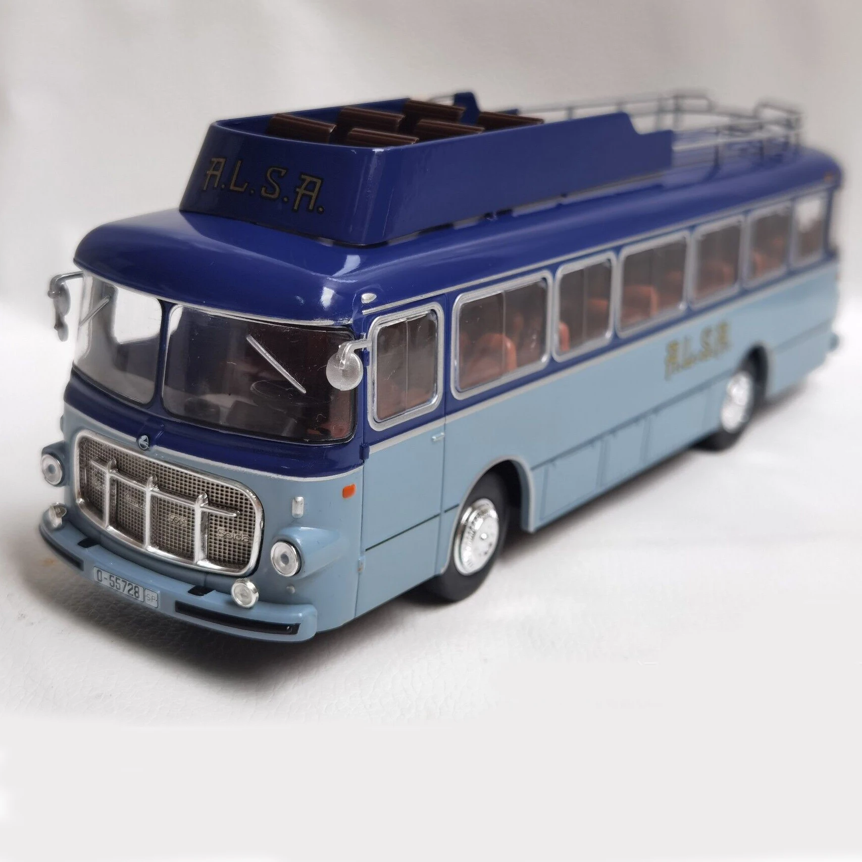 

Diecast IXO 1:43 Scale PEGASO COMET Bus Model Car Bottom Alloy Classic Nostalgic Car Model Collectible Toy Gift Display Souvenir