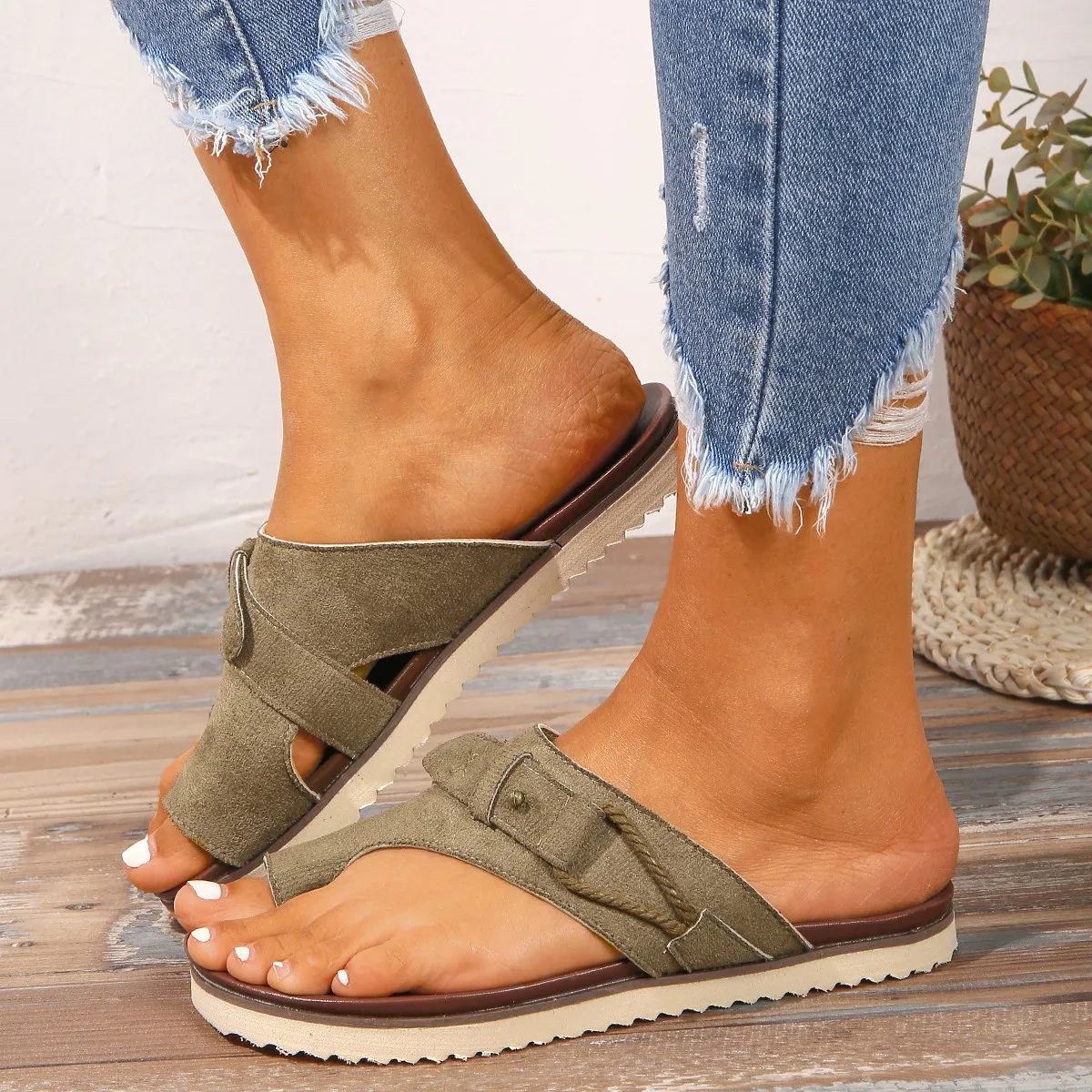 

Sandals New Women Slippers Flats Flip Flops Beach Shoes Summer Designer Walking Home Shoes Casual Trend Slingback Slides