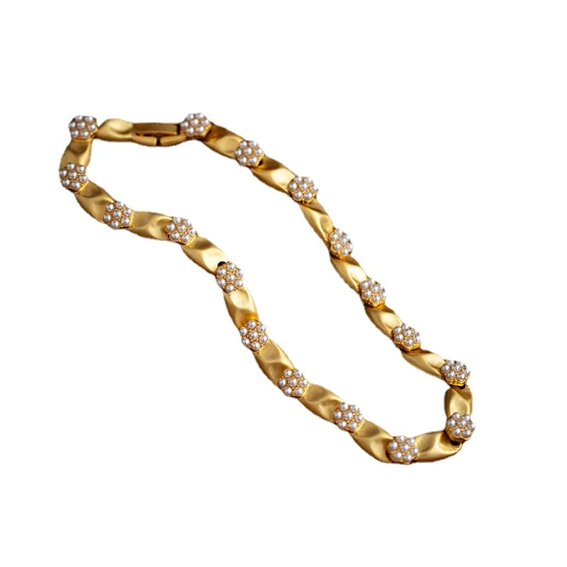 Light luxury medieval vintage court style golden imitation pearl necklace for women