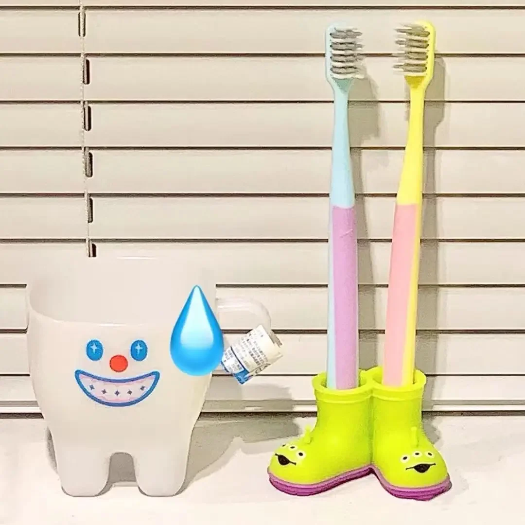 Funny Rain Shoe Toothbrush Holder Double Rain Boots Pen Container Bathroom Sanitary Storage Rack Home Movie Decoration