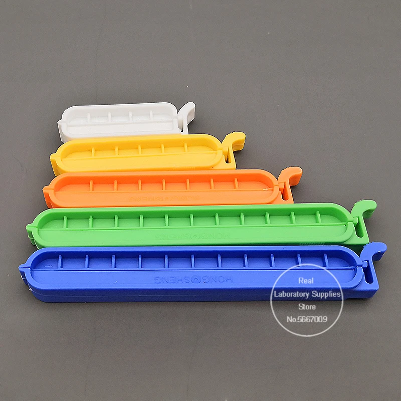 Рисунок 2 - пластиковые зажимы для лабораторных труб