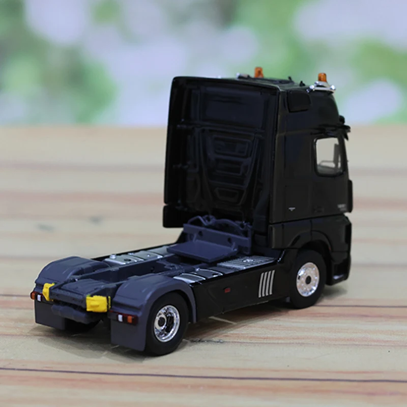 35R-003 GCD 1/64 ACTROS GIGASPACE 6×2 GCD 1/64 Mercedes-Benz Actros 3 axle tractor with retractable