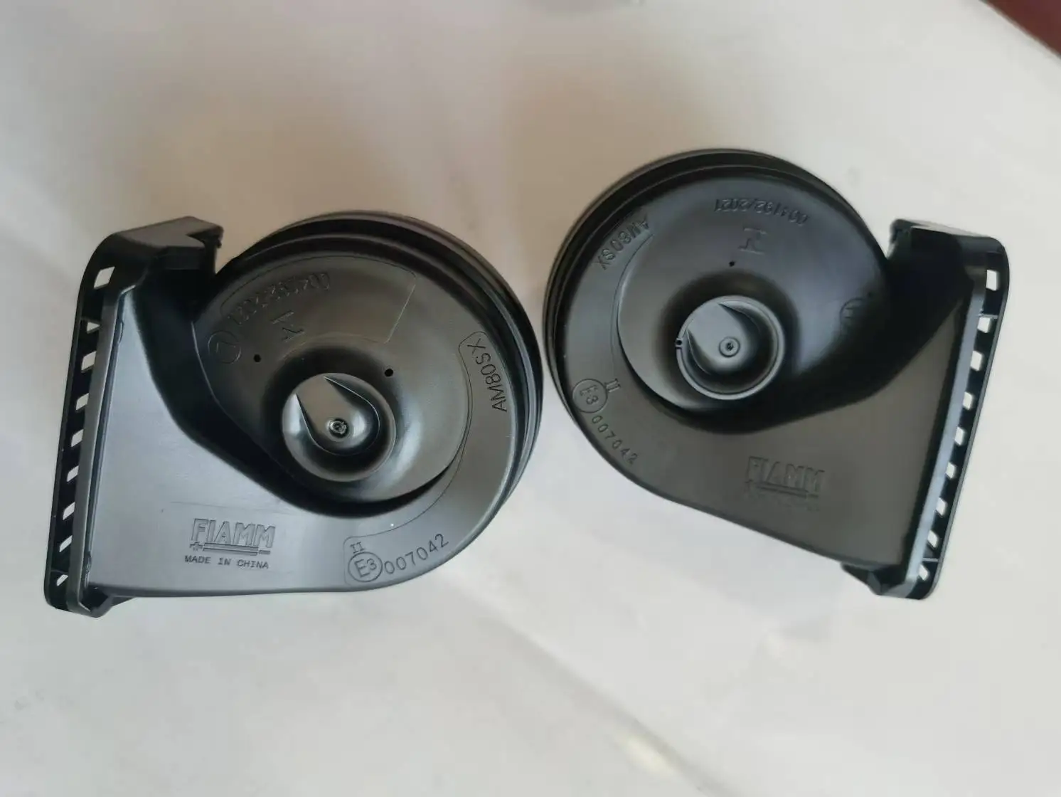 2PCS FIAMM AM80SX SNAIL HORN FOR BENZ C/E/GLE