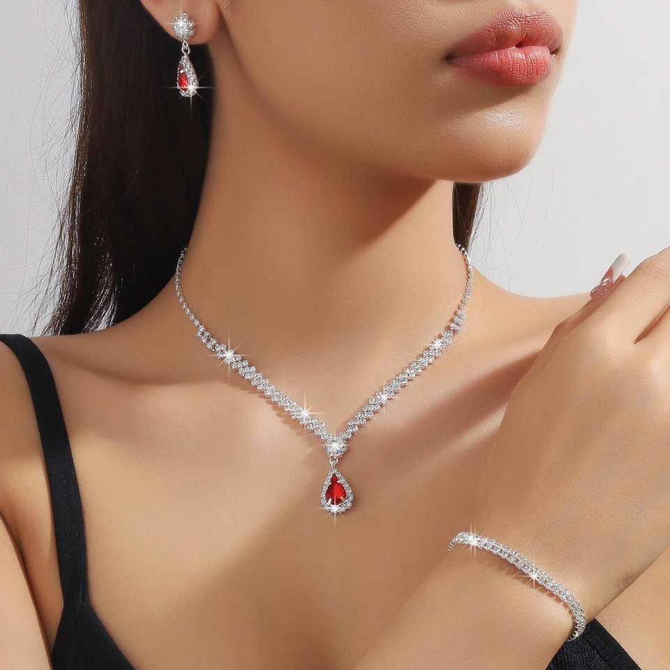 4 個の女性のウェディング アクセサリー、イヤリング、ネックレス