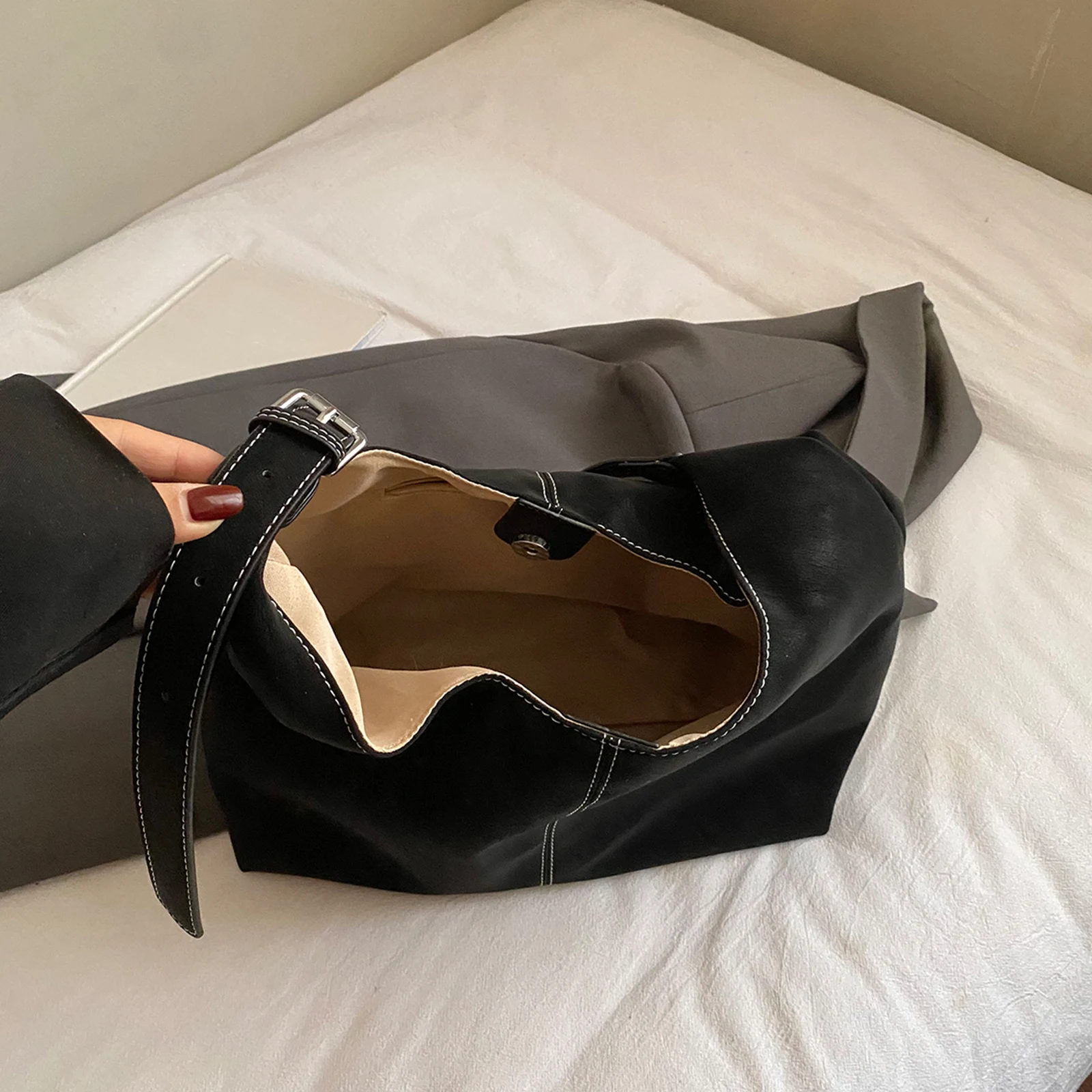 Women PU Leather Shoulder Bag Fashion Underarm Bag with Adjustable Strap Hobo Bags for Travel Dating Shopping