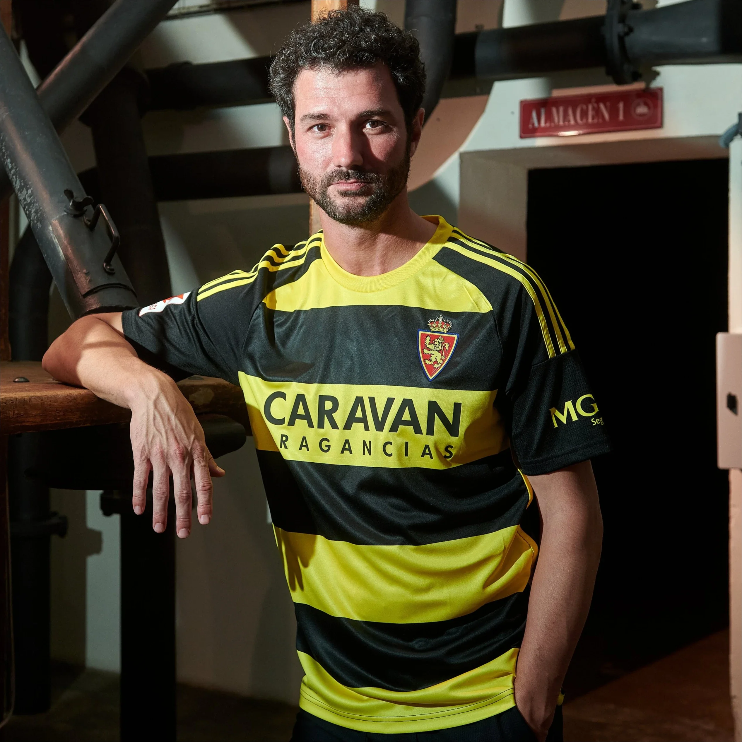 클래식 남성용 속건성 티셔츠 Real Zaragoza Away Jersey 옐로우-블랙 편안한 캐주얼 스포츠 경쟁 훈련 티셔츠
