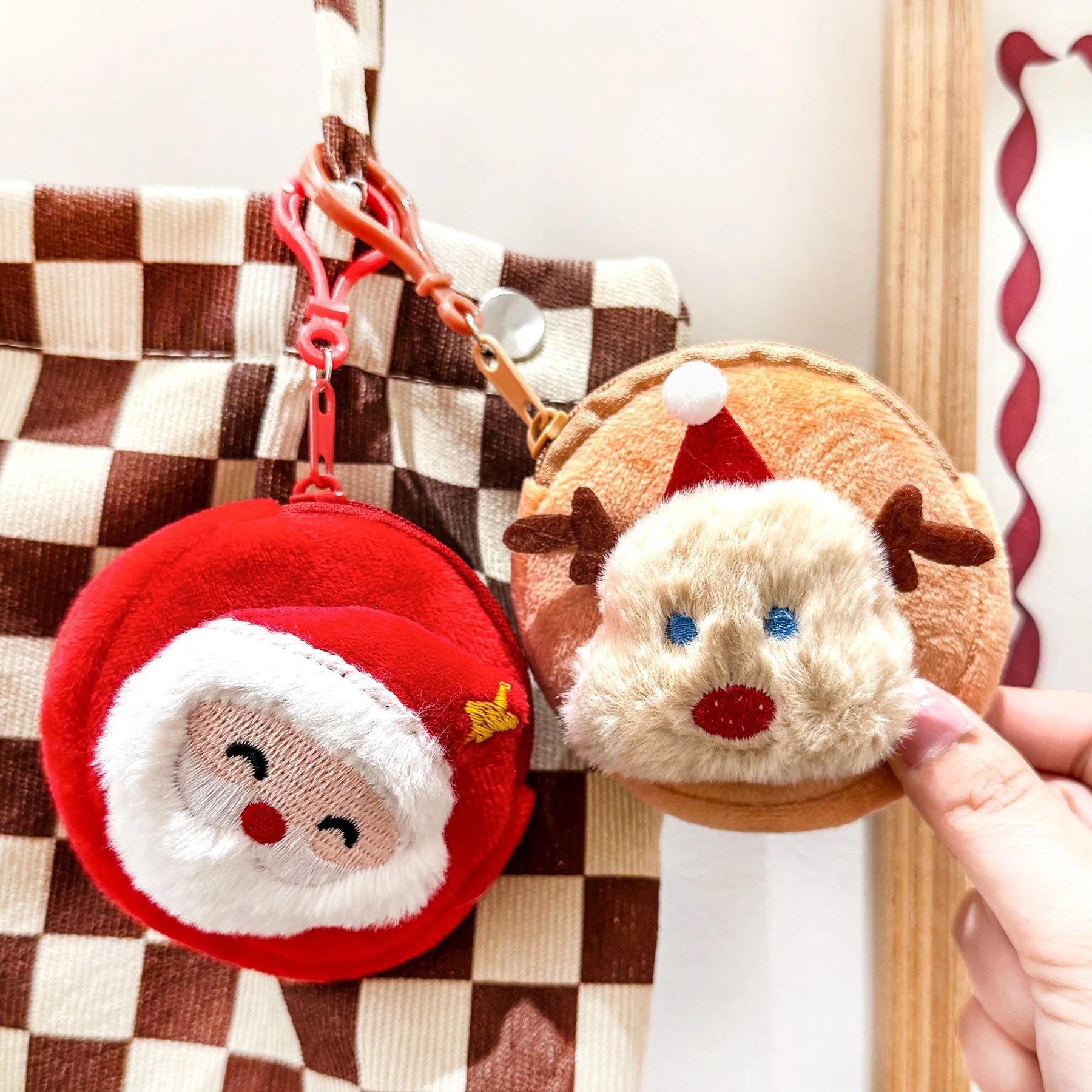 Christmas Doll Plush Coin Purse Cartoon Santa Claus Wallet Keychain Bag Pendant Kids Portable Mini Storage Bag Christmas Gift