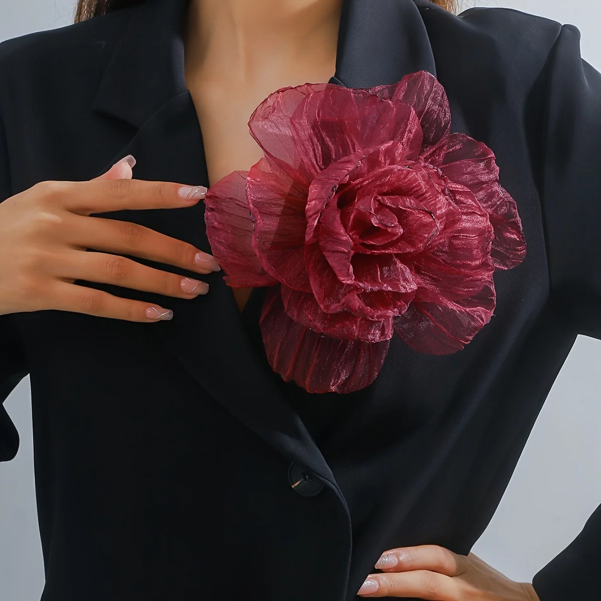 Stylish and Elegant Handmade Lace Flower Brooch, Vintage French Style, Suitable for Women's Everyday Wear, The Perfect Gift