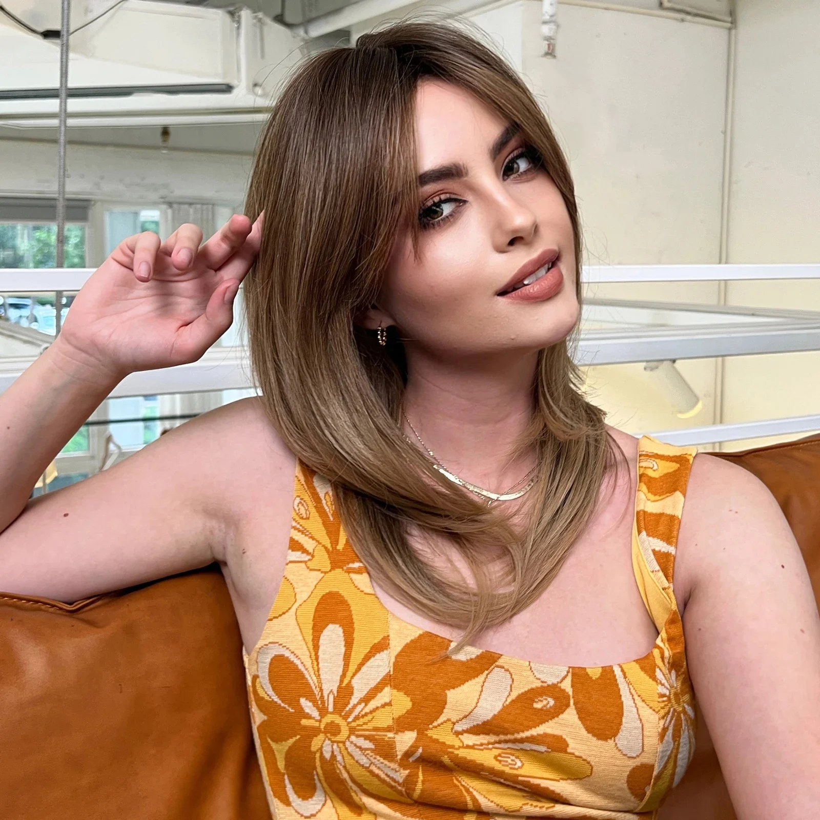HENRY MARGU Ombre Brown Layered Synthetic Wigs for Women Shoulder Length Natural Straight Wigs with Bangs Heat Resistant Daily