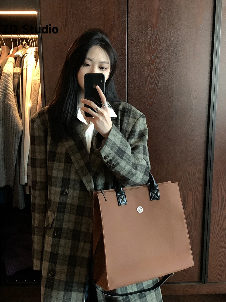 

[ZD Studio] 2023 Autumn And Winter New Green Gray Plaid Silhouette Woolen Coat Korean Version Of Long Woolen Coat Woman