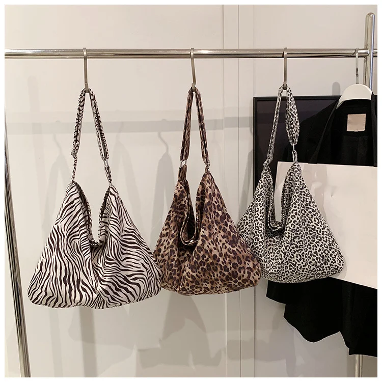 Large Capacity Fashionable And Stylish Casual Bag 2024 New Versatile Ins Single Shoulder Underarm Bag Striped Leopard Print Tote Bag_voghion.com