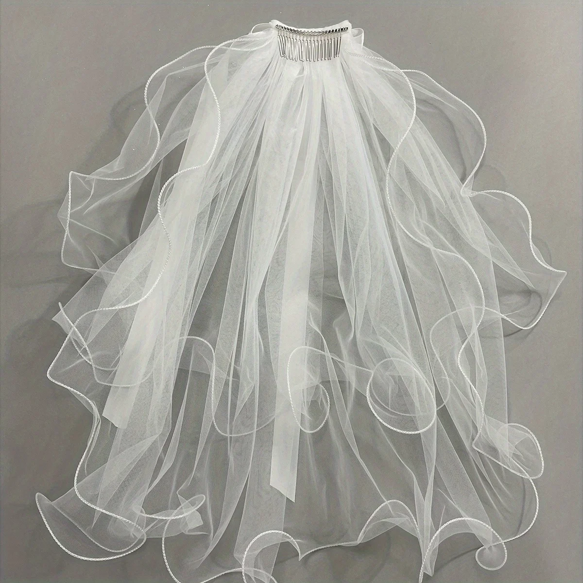 Velo da sposa per addio al nubilato, velo da matrimonio bianco con fiocco, elegante velo in tulle a strati con fermaglio per capelli per donne e ragazze - immagine 3
