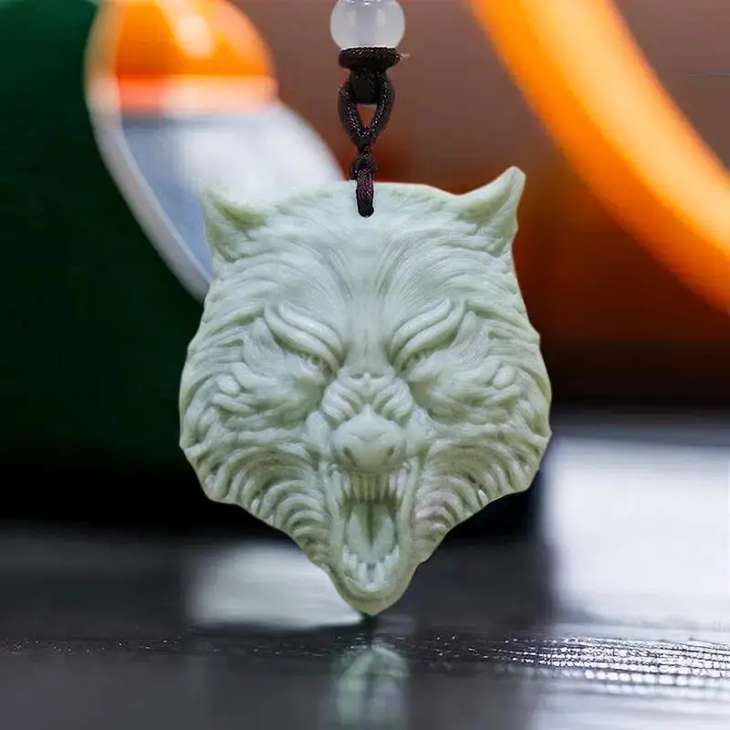 

Ожерелье с подвеской в виде натурального Нефритового волка