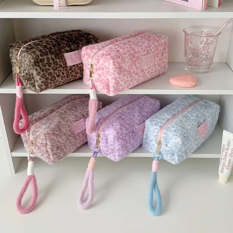 Plüsch-Make-up-Taschen mit Griff, weiche Reise-Kosmetik-Aufbewahrungstasche, tragbar, Organizer mit Liebesdruck, Federmäppchen, niedliche Clutch-Tasche – Detail 8