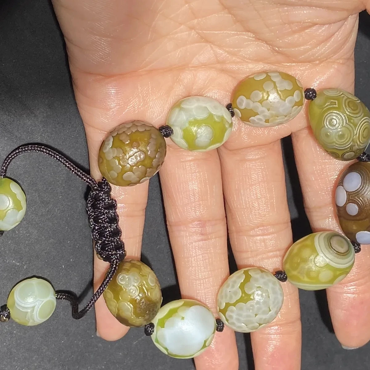 

1Pcs Eye Agate Hand String Has Clear Texture, Fine Color And Fine Texture, With A Transparent Size Of About 2.0Cm