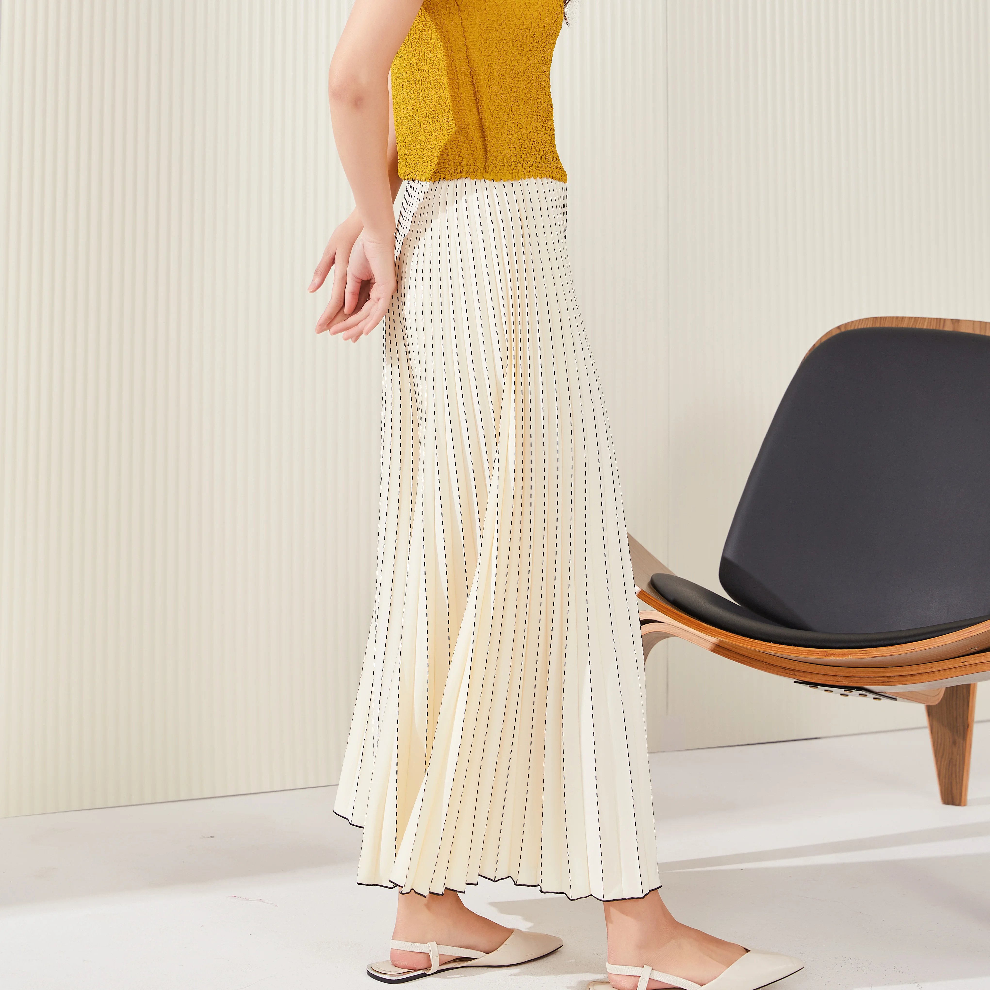 Miyake pleated fashion, all-match, loose and slim nine-minute pants are available for 2022 autumn, spring and summer women s jeans pear shaped body slightly fat wear big size women s nine minute straight pipe jeans 2023 autumn new